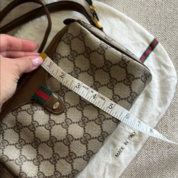 Gucci GG Supreme Crossbody Bag - Picture 16 of 17